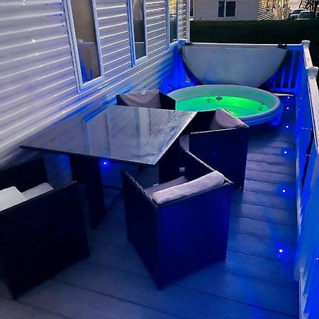 The Sunflower Luxury Caravan At Tattersall Lakes Otel Tattershall Dış mekan fotoğraf