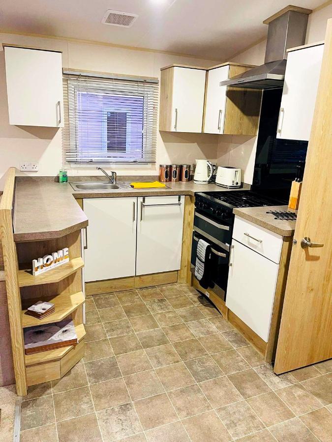 The Sunflower Luxury Caravan At Tattersall Lakes Otel Tattershall Dış mekan fotoğraf