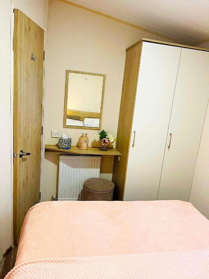 The Sunflower Luxury Caravan At Tattersall Lakes Otel Tattershall Dış mekan fotoğraf