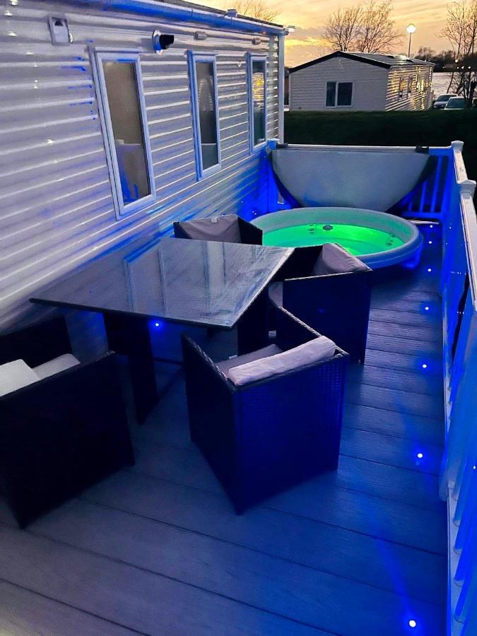The Sunflower Luxury Caravan At Tattersall Lakes Otel Tattershall Dış mekan fotoğraf