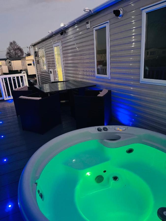 The Sunflower Luxury Caravan At Tattersall Lakes Otel Tattershall Dış mekan fotoğraf